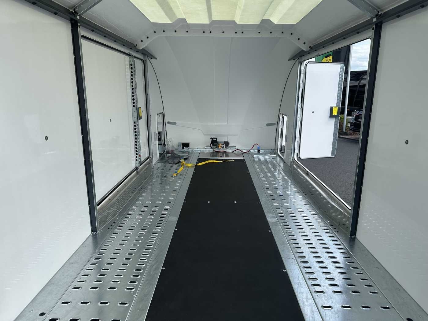 Fahrzeugabbildung Brian James Brian James Race Sport Länge: 5,03 m / 3.000 kg
