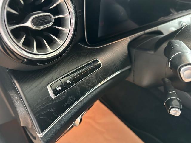 Mercedes-Benz E 200 Coupé Avantgarde COMAND+DISTRONIC+360°+LED