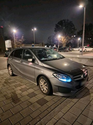 MERCEDES-BENZ B 220
