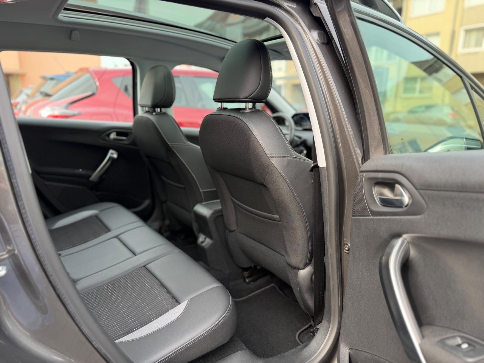 Peugeot 2008 Allure*NAVI*KAM*PDC*TEMPO*PANO*AUTOMATIK