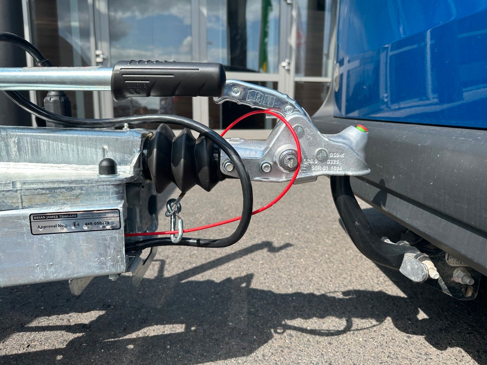 Fahrzeugabbildung Brian James Race Sport / Länge: 5,03 m / 3.000 kg