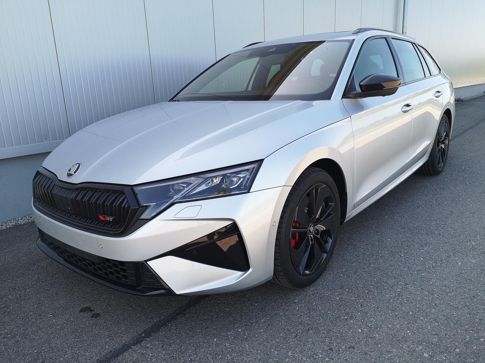 Skoda Octavia Kombi RS 2.0TSI Pano Matrix Area AHK Sou