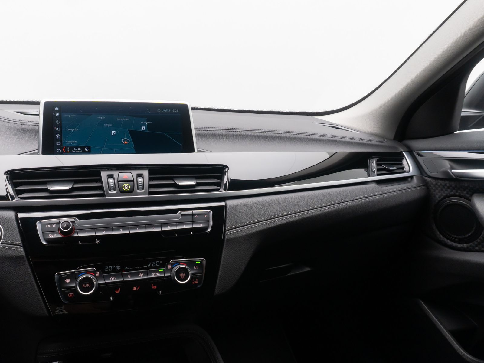 Fahrzeugabbildung BMW X2 xD25e Kamera DAB LED Parkassistent Navi Sport