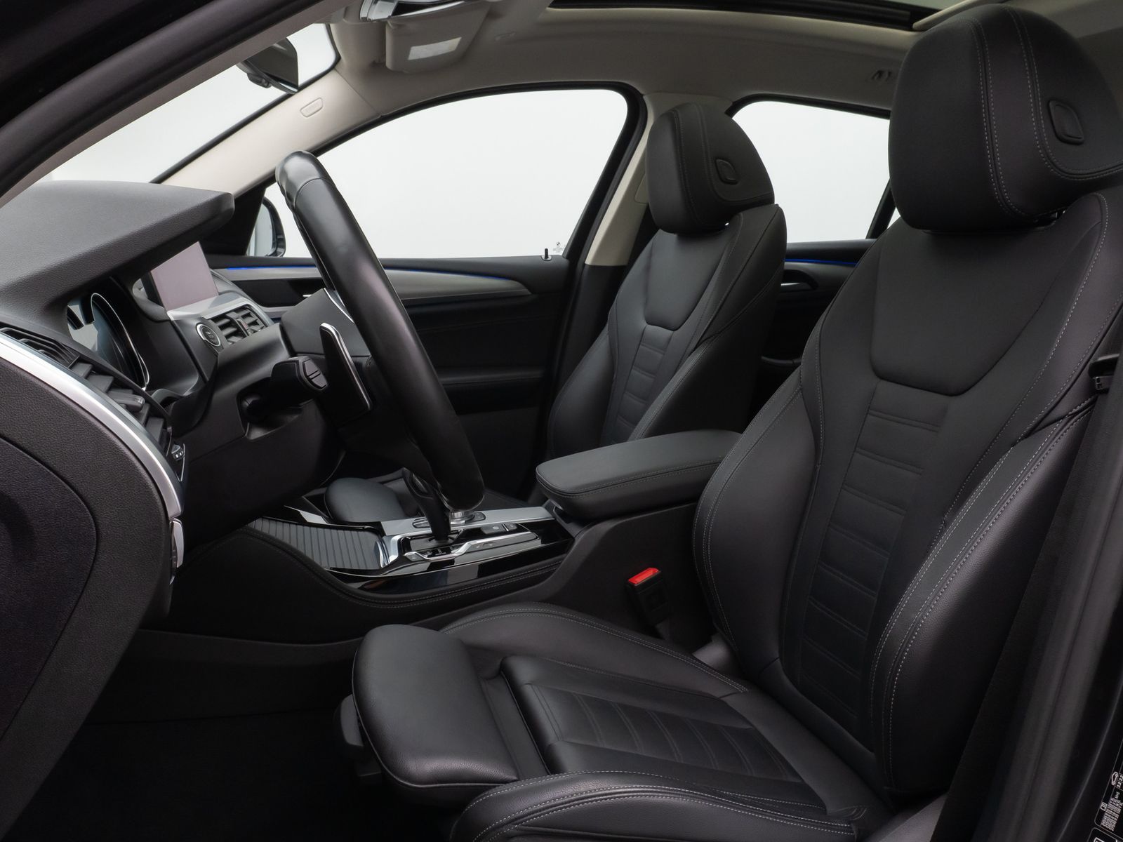Fahrzeugabbildung BMW X4 xD30i xLine Panorama Kamera HUD HiFi DisplKey
