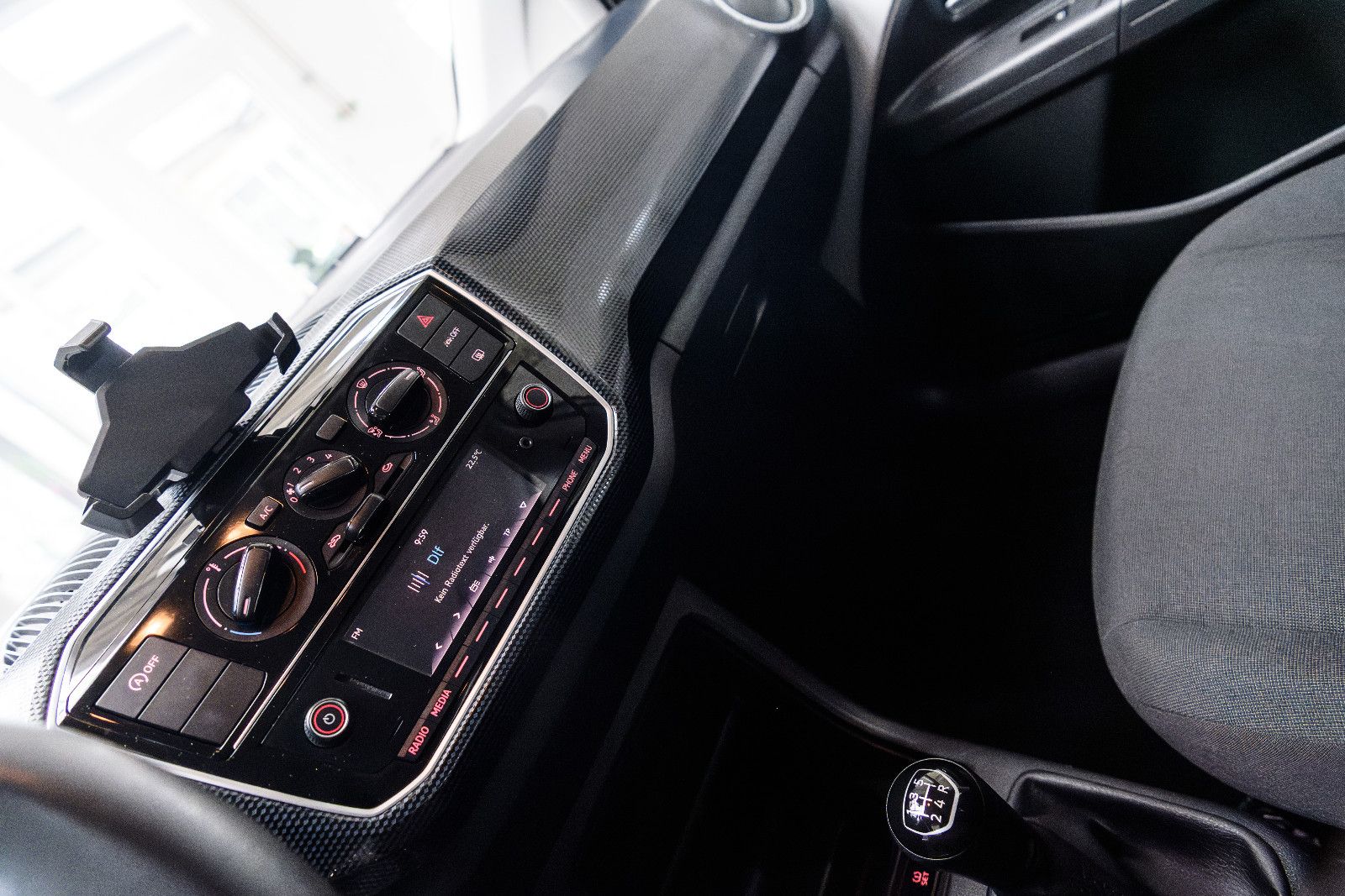 Fahrzeugabbildung Volkswagen up! 1.0l 48kw +4-türig + Maps & More + GJReifen