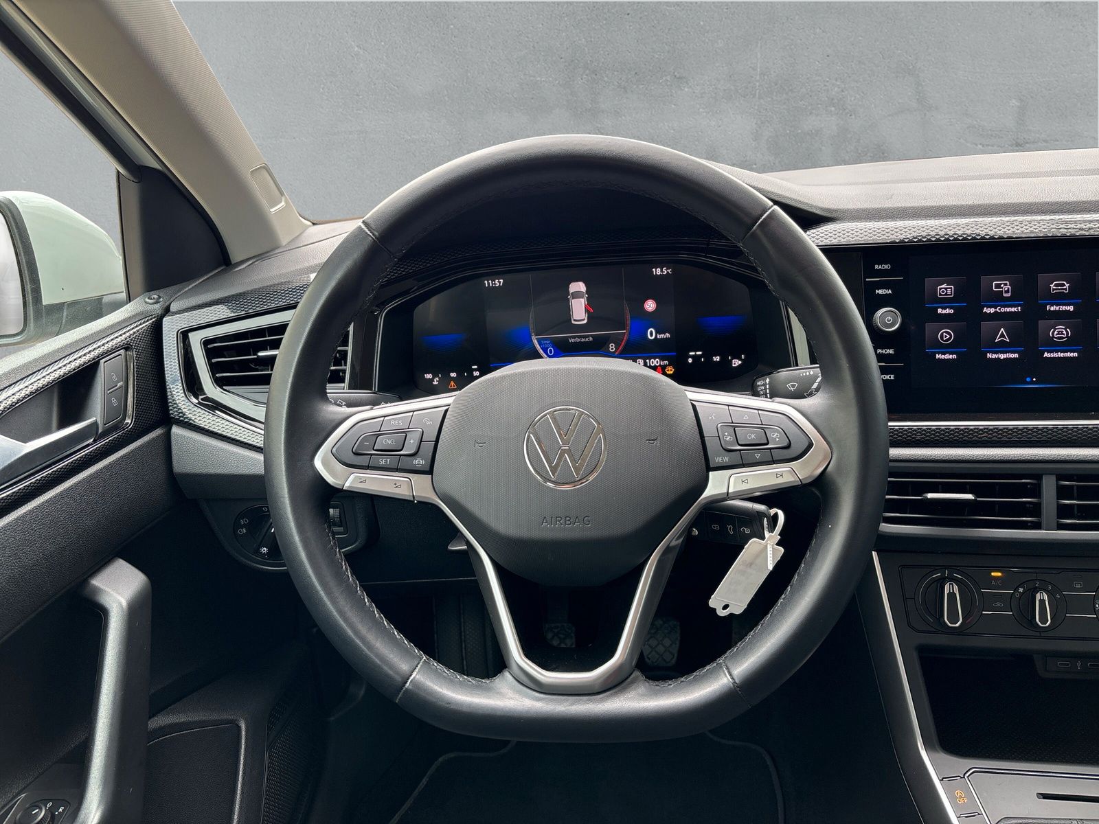Fahrzeugabbildung Volkswagen Polo 1.0 TSI Life AppConnect PDC LED