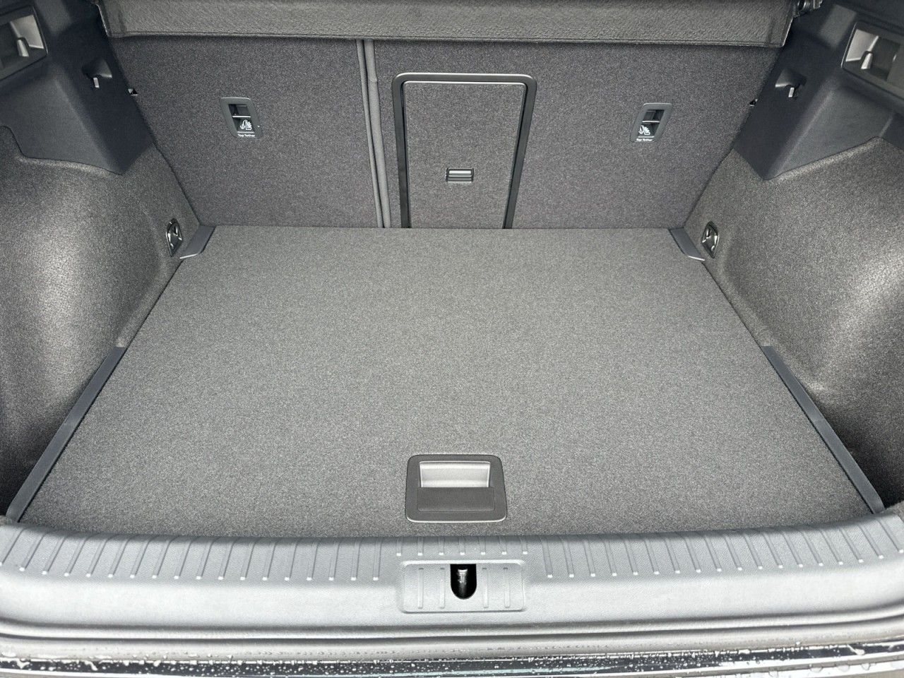 Fahrzeugabbildung CUPRA Formentor VZ 2.0 TSI 265 PS - mit KI generiert/bearbeitet