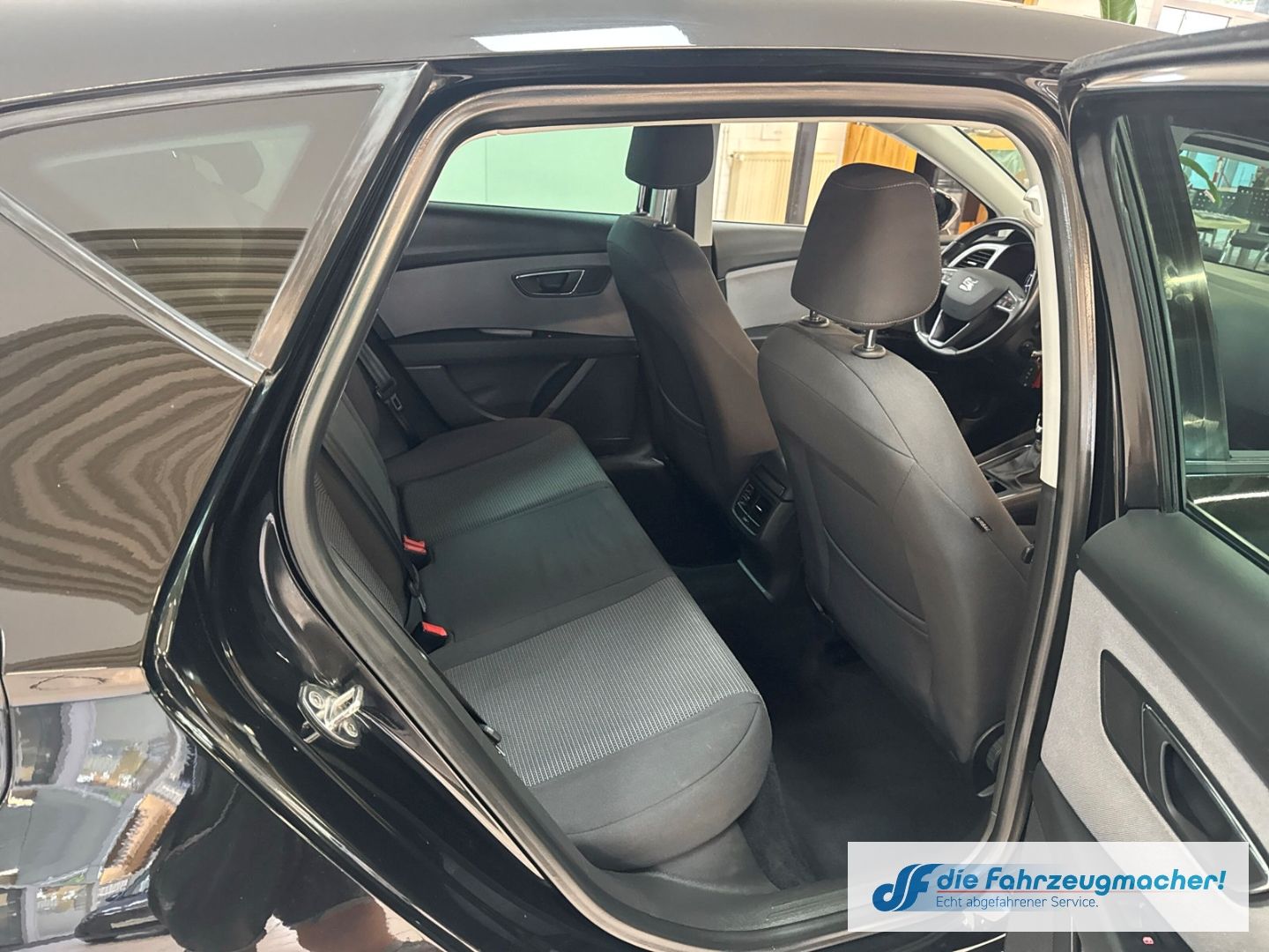 Fahrzeugabbildung SEAT Leon Ecomotive Style Navi LED Sperrdiff. Mehrzon