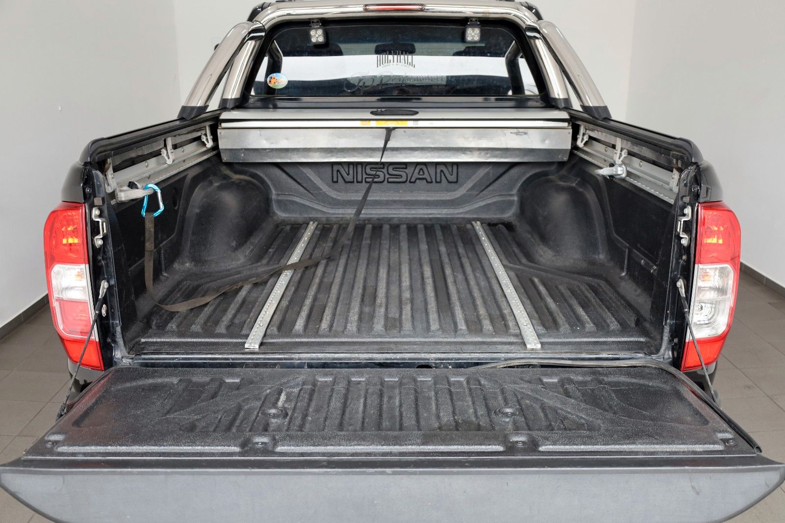 Fahrzeugabbildung Nissan Navara NP300 Tekna DOKA 4x4 Leder,SH,Navi,SD,AHK