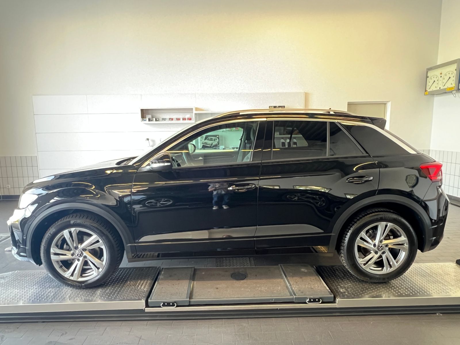 Fahrzeugabbildung Volkswagen T-Roc R-Line 1.5 TSI DSG *AHK, LED, Navi, Kamera