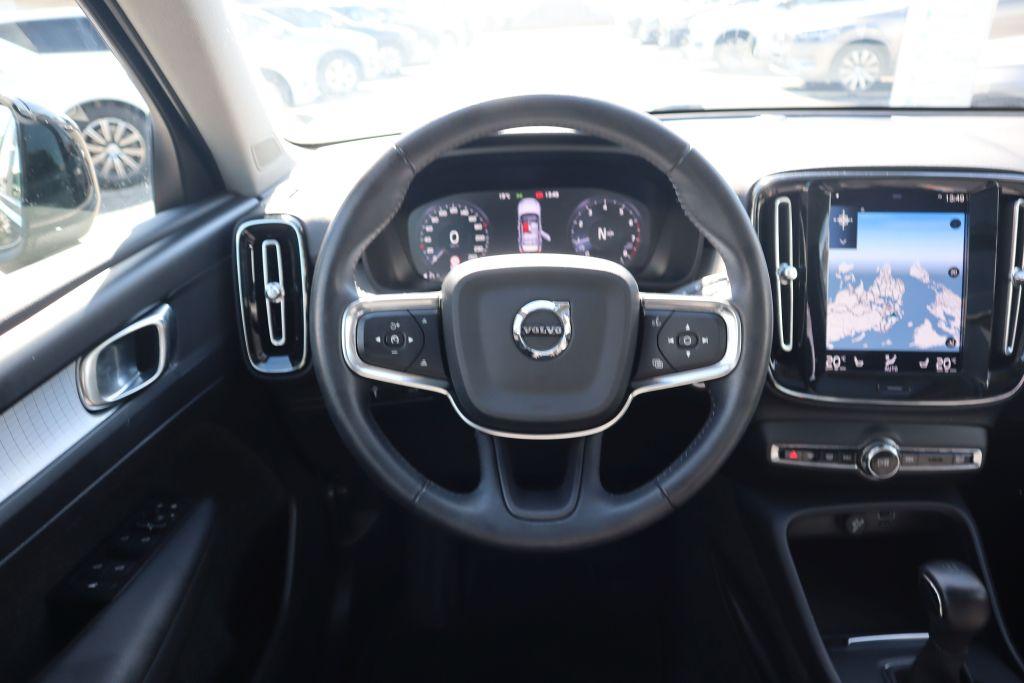 Volvo XC40 T3 Momentum Pro |PANORAMA|R-KAMERA|NAVI|