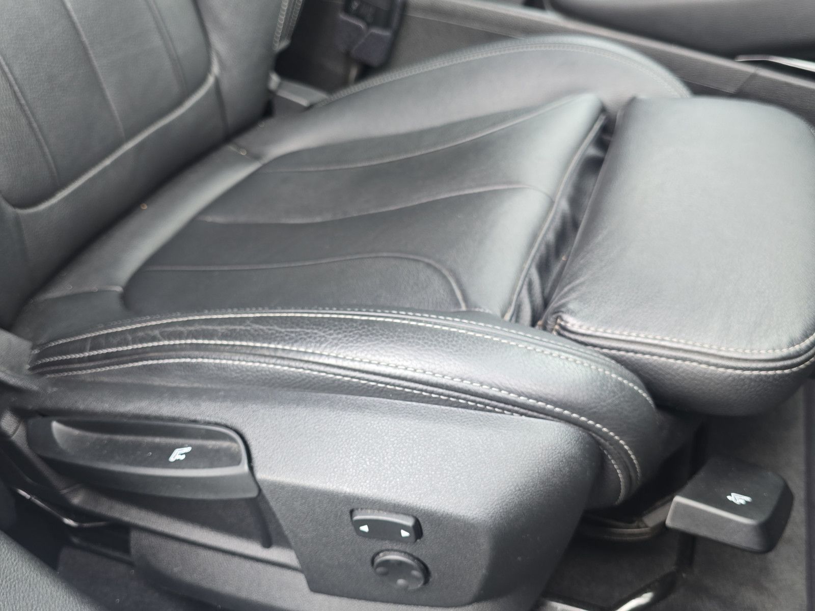 Fahrzeugabbildung BMW X1 xDrive 18 d Sport Line Advantage Parkassiste