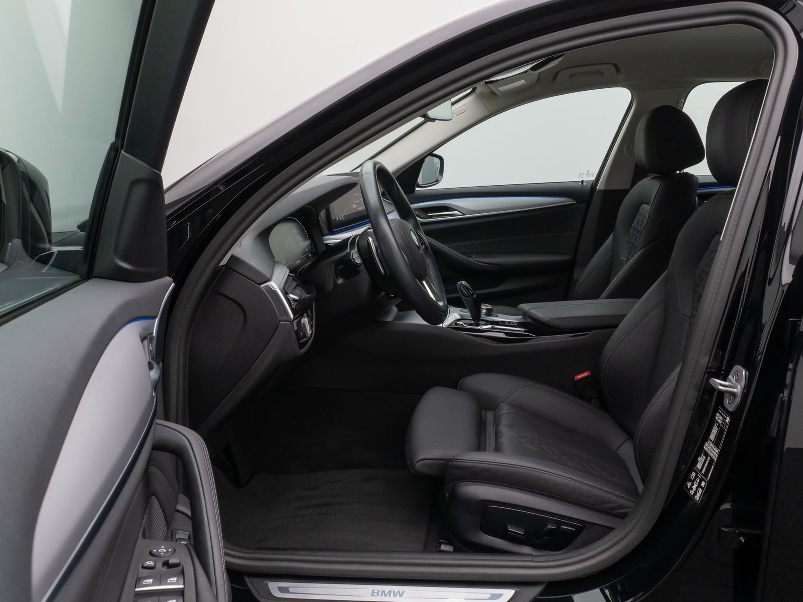 Fahrzeugabbildung BMW 530d xD Kamera HUD 4xKlima Komfort Alarm Sport