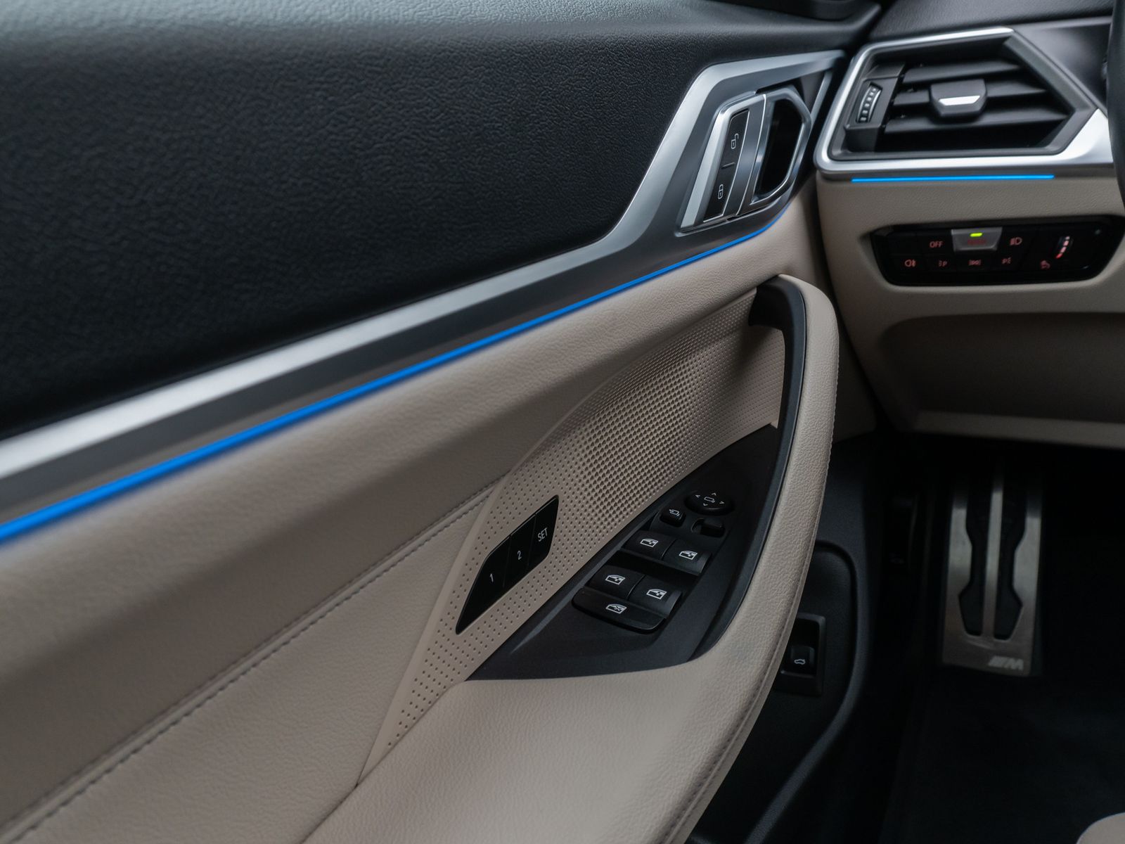 Fahrzeugabbildung BMW M440i xD GC Glasdach Laser 360°HUD DAB HiFi ACC