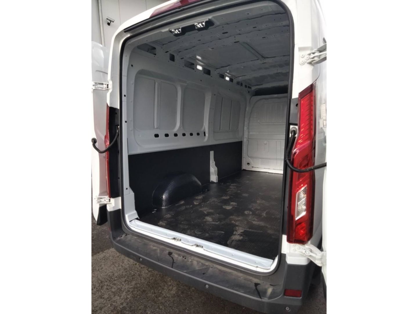 Fahrzeugabbildung Maxus Deliver9 2.0 Diesel Panel Van L3H2 FWD Base