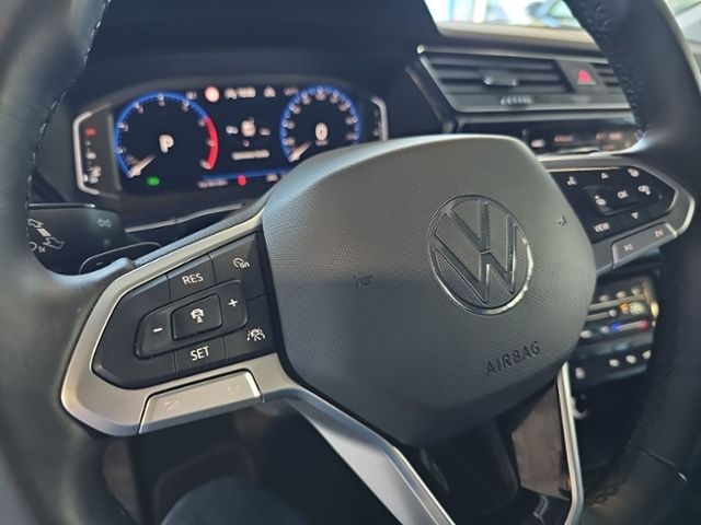 Fahrzeugabbildung Volkswagen Touran 1.5 TSI DSG Highline BLACK STYLE 7-SITZER