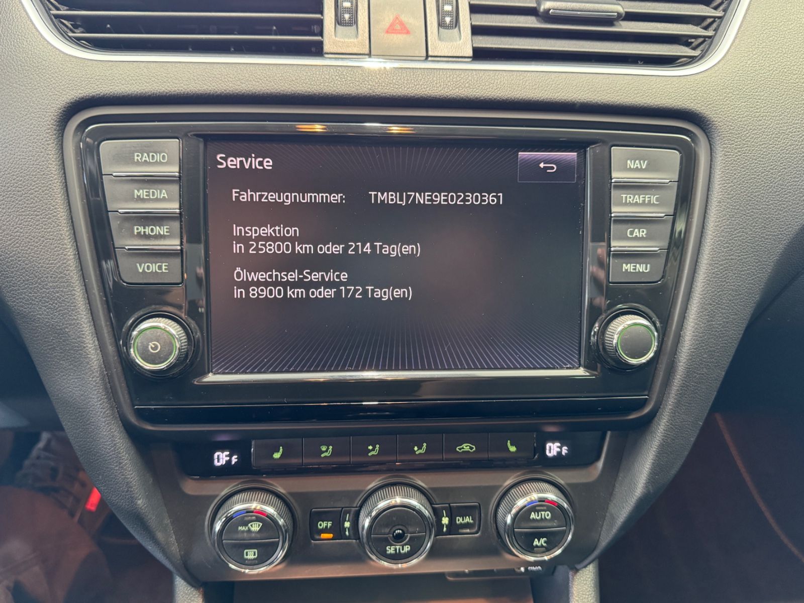 Fahrzeugabbildung SKODA Octavia Combi Elegance 4x4|NAVI|XENON|AHK|