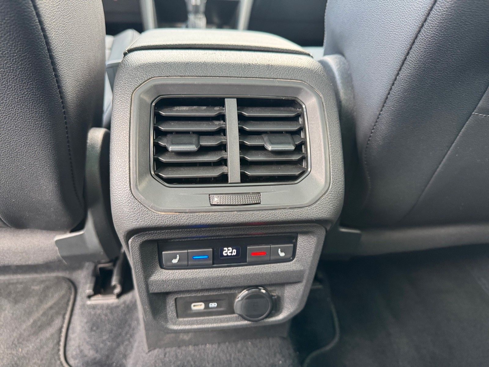 Fahrzeugabbildung Volkswagen Tiguan Allspace 2.0TDI R-Line Highline 4Motion