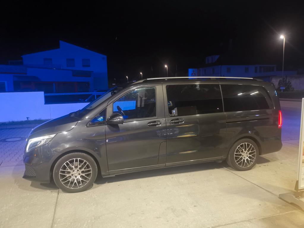 Mercedes-Benz V 220
