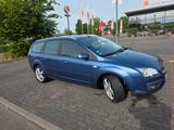 Ford Focus 2,0 Ghia Ghia - Ford Focus aus 2005: 2.0