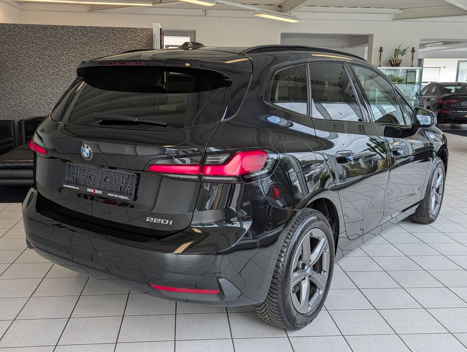 BMW 220 Active Tourer Aut AHK Pano Cam Premium-Paket - Image 7