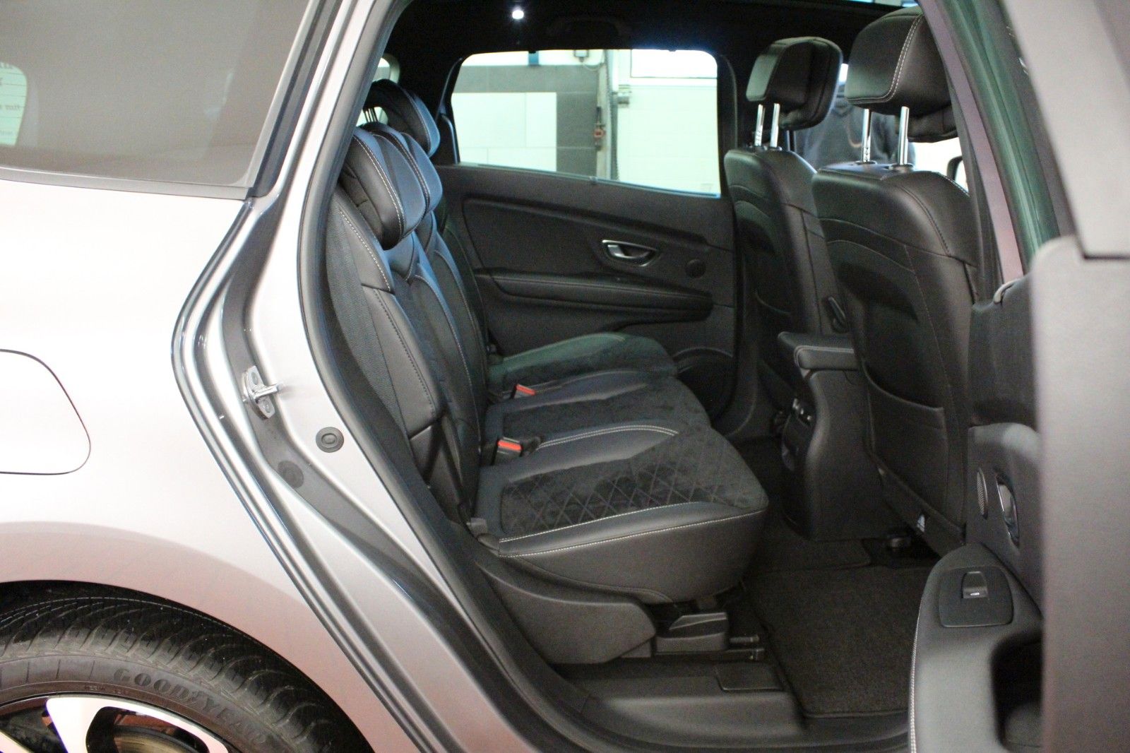 Fahrzeugabbildung Renault Grand Scenic Tce160 EDC Black*Panorama*