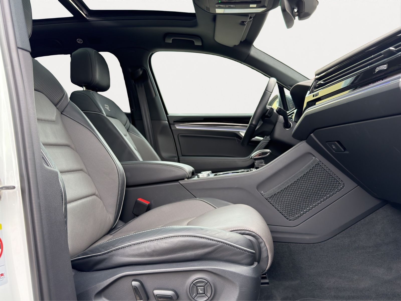 Volkswagen Touareg 3.0 TDI 210 kW 4Motion R-Line 23 Pano foto 4