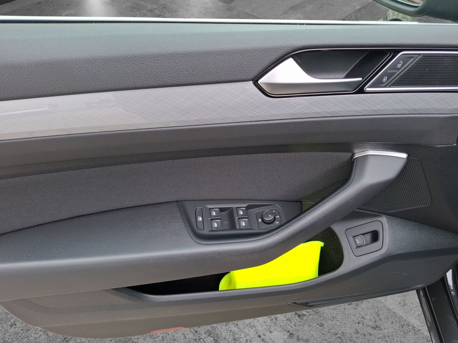 Fahrzeugabbildung Volkswagen Passat Variant TDI Business DSG LED Navi ACC RFK