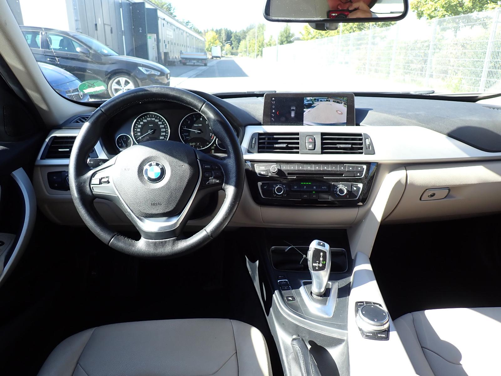 BMW 330i xDrive Advantage LED Leder Memory 1. Hand