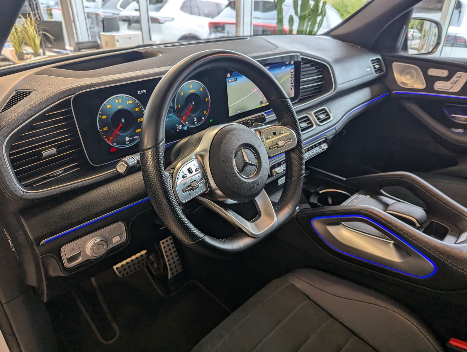 MERCEDES-BENZ GLE 400 d 4M AMG Pano Burmester Multibeam AHK 21 - Image 12