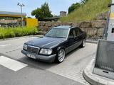 Mercedes-Benz W124 280E Oldtimer - Mercedes-Benz 280 in Stuttgart