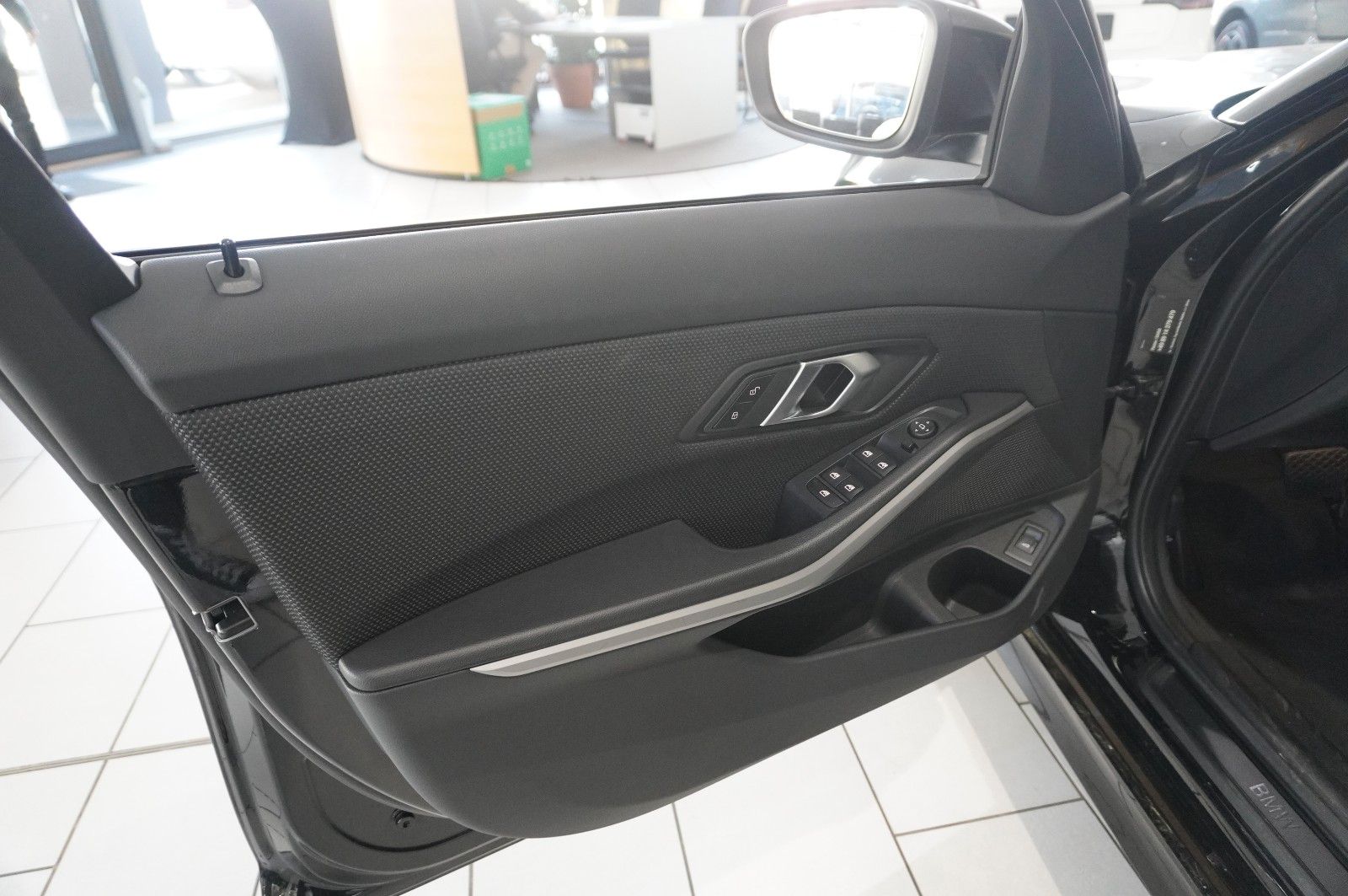 Fahrzeugabbildung BMW 318D TOURING ADVANTAGE NAVI/LED/VIRTUAL/SHZ/DAB+