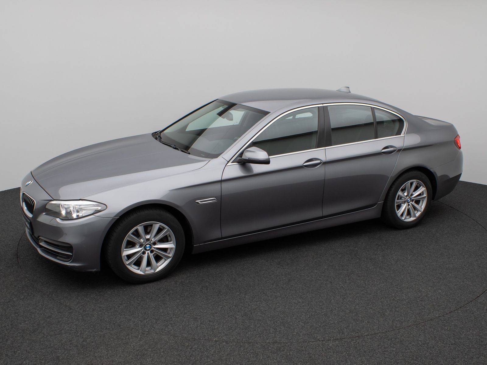 Fahrzeugabbildung BMW 520d Navi Sitzhzg Bi-Xenon PDC Tempomat