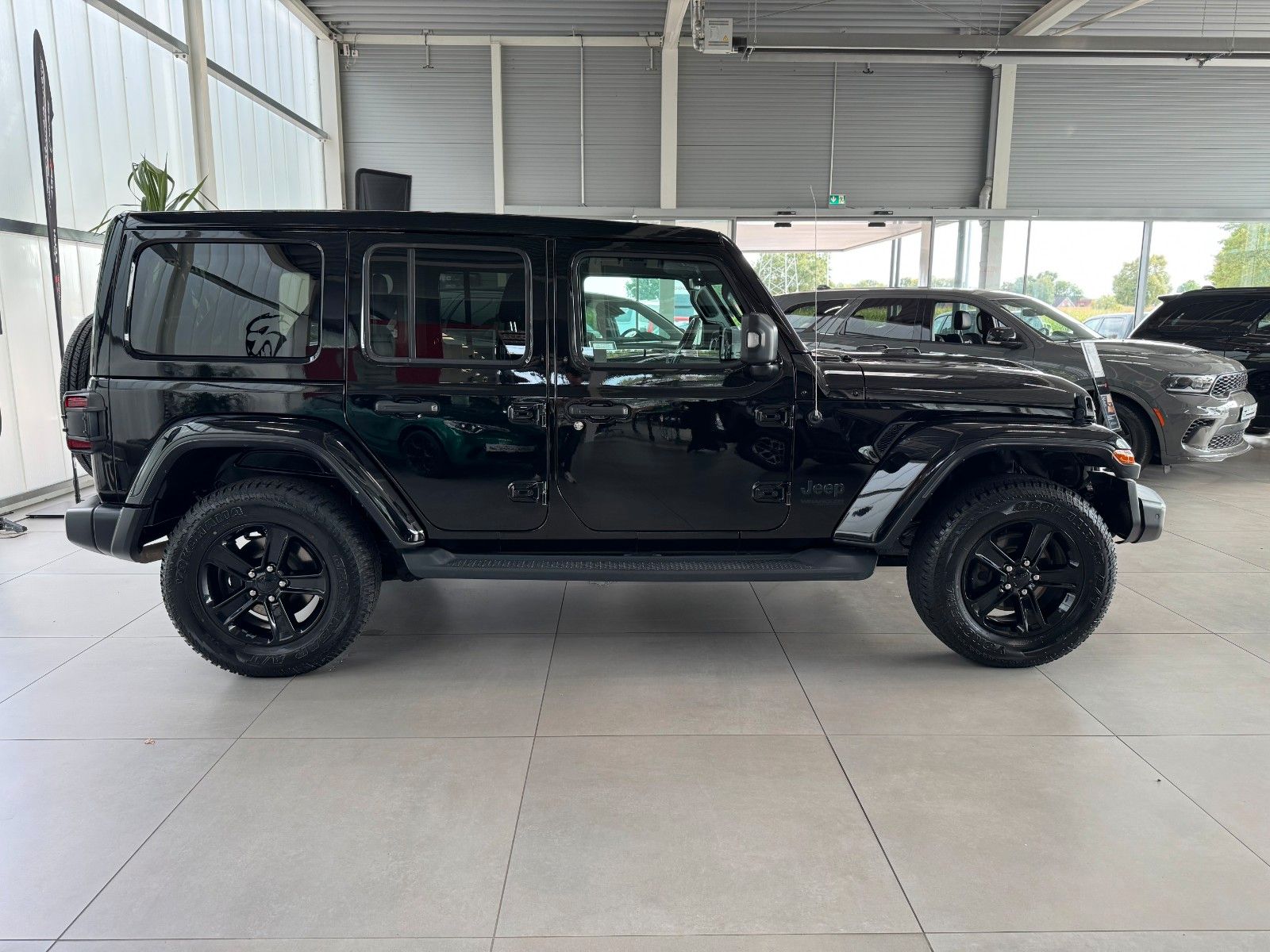 Fahrzeugabbildung Jeep Wrangler Unlimited 2.0 T-GDI Night Eagle Sky One