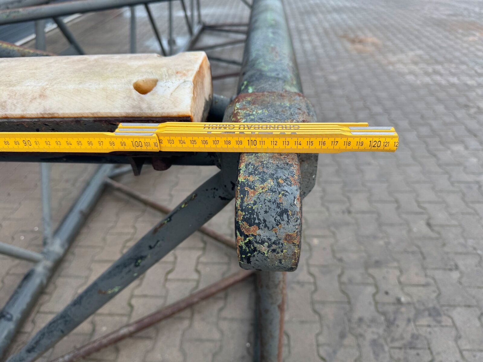 Fahrzeugabbildung Liebherr HS832 - 843 - 853 HD Boom 6M Gittermast