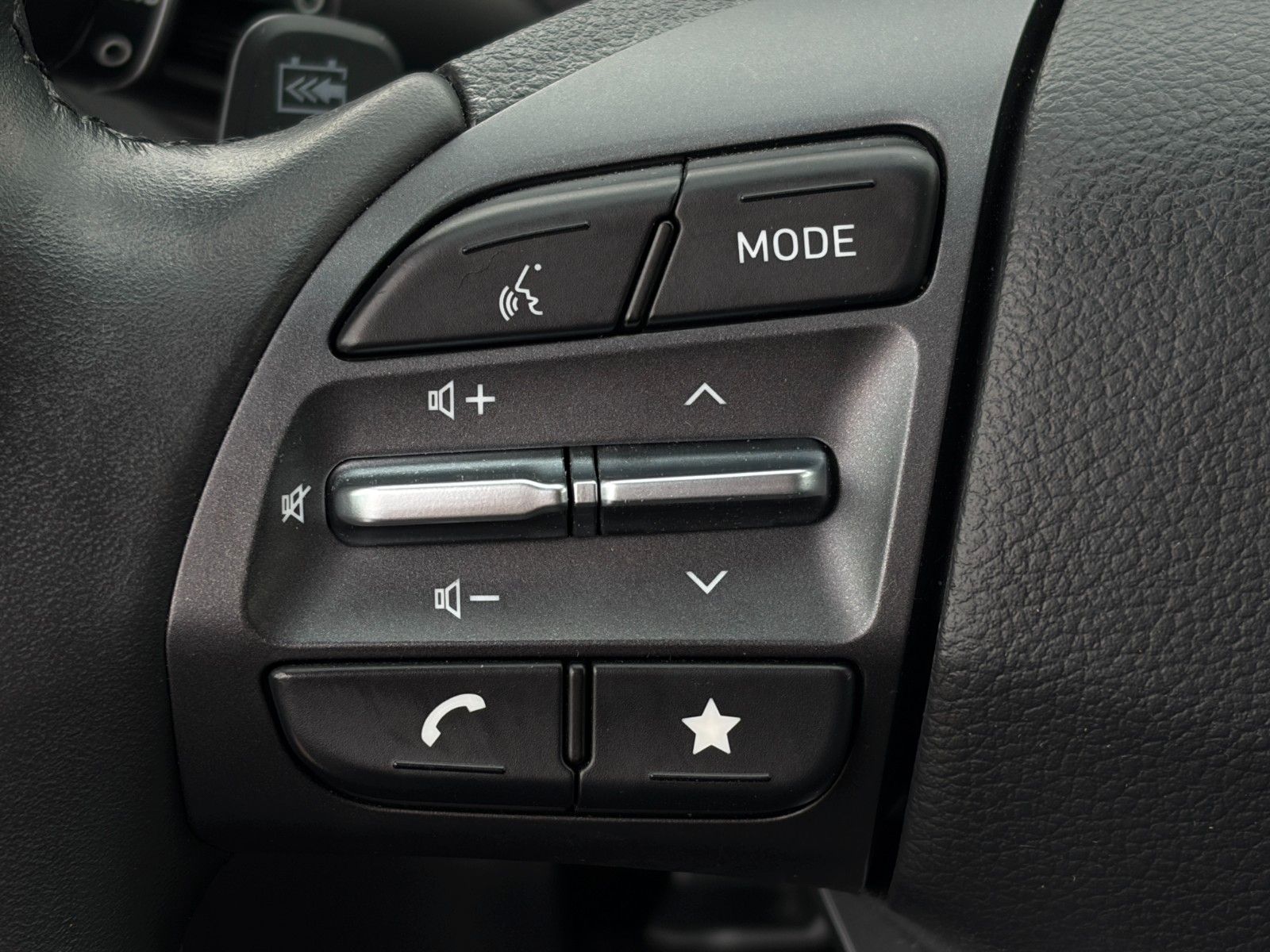 Fahrzeugabbildung Hyundai KONA E Advantage 11kw OBC LED ACC CAM SHZ NAVI