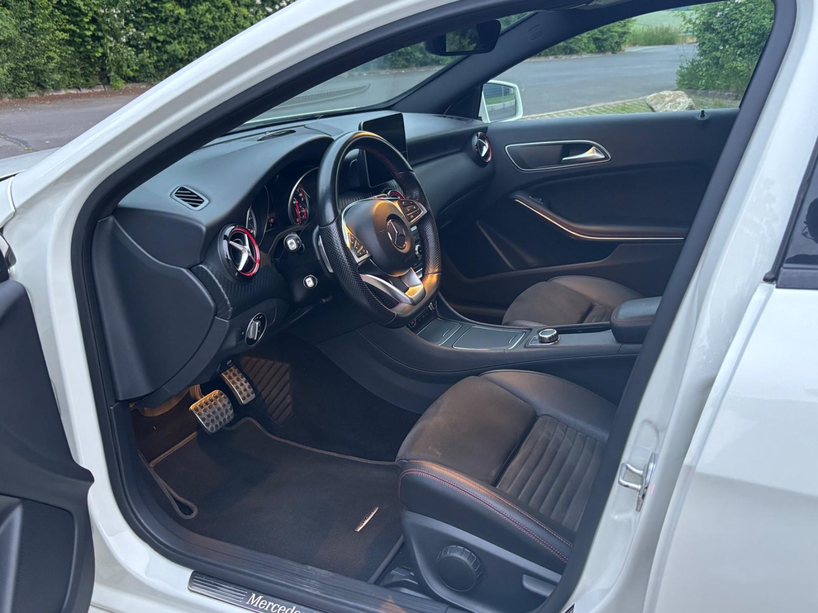 Mercedes-Benz A 250 4MATIC DCT AMG Sport (Line)