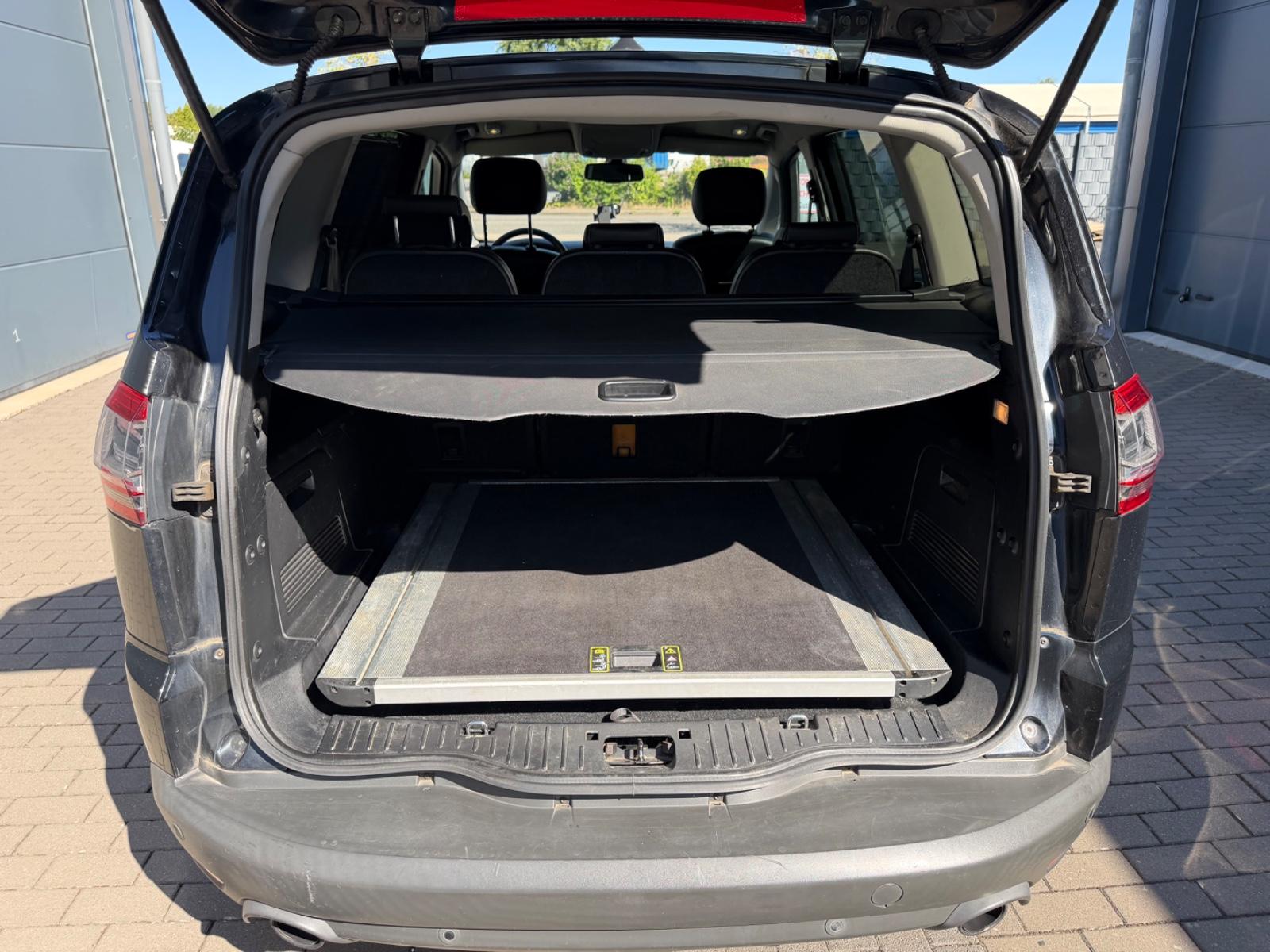 Ford Galaxy 2012 — photo 18