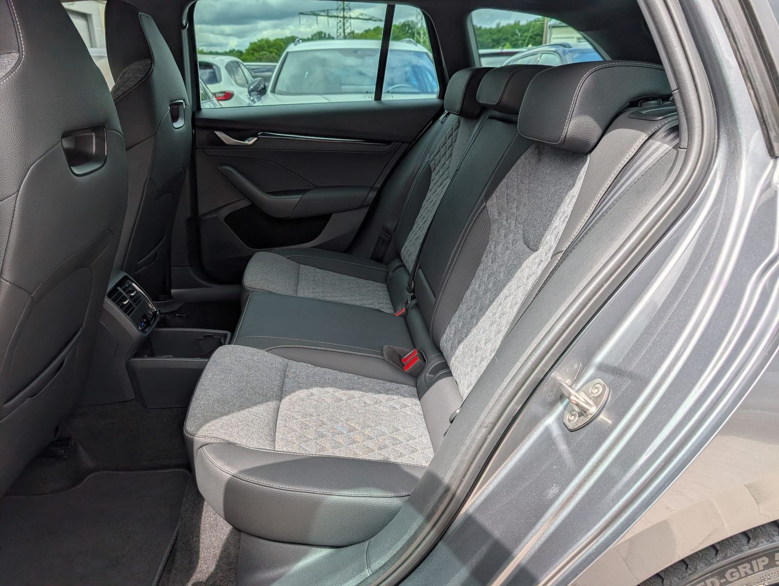 Fahrzeugabbildung SKODA Octavia 2.0 TDI Sportline DSG MATRIX*WINTER*5J.G