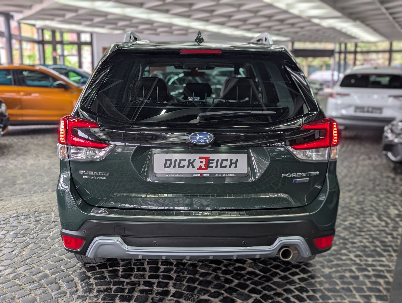 Fahrzeugabbildung Subaru Forester 2.0ie MHEV PLATINUM ACC LED PANO LEDER