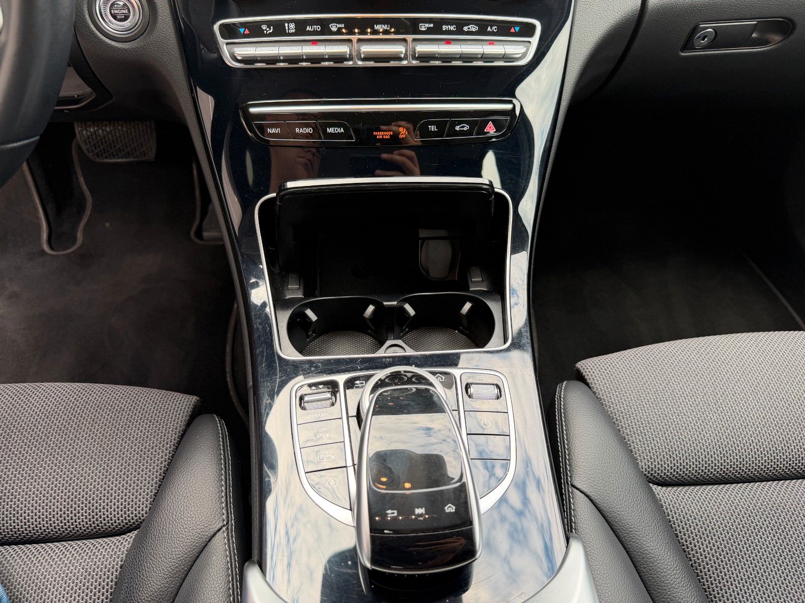 Fahrzeugabbildung Mercedes-Benz C 180 T Avantgarde MBEAM+Distr+R-Kamera+LenkAssi