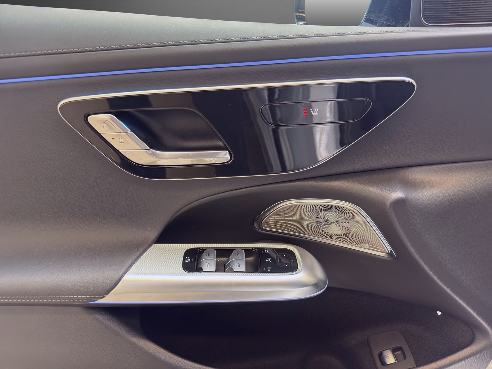 Mercedes-Benz E 300 T de 4M AMG*Superscreen*AHK*Burmester*20"* foto 6