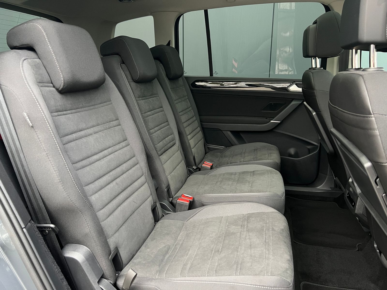 Fahrzeugabbildung Volkswagen Touran Highline 1.5 TSI *R-Line, AHK, Pano, Stan