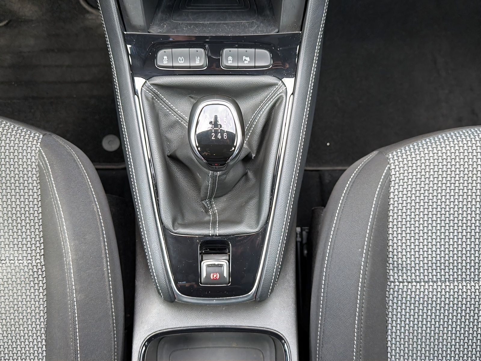 Fahrzeugabbildung Opel Grandland Edition SITZHEIZ. PDC 2 ZONEN KLIMAAUT