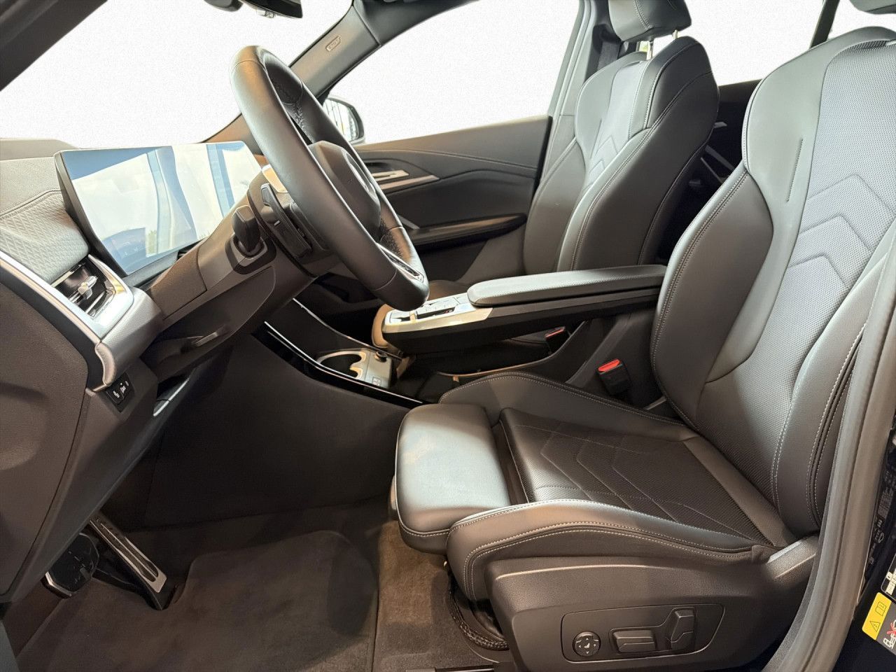 BMW iX2 - Bild 13