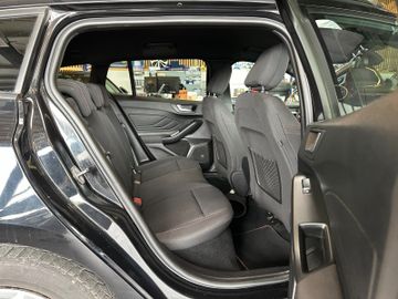 Ford Focus*ST*SpurH*Totwinkel*ACC*LED*2-Zonen*VOLL*