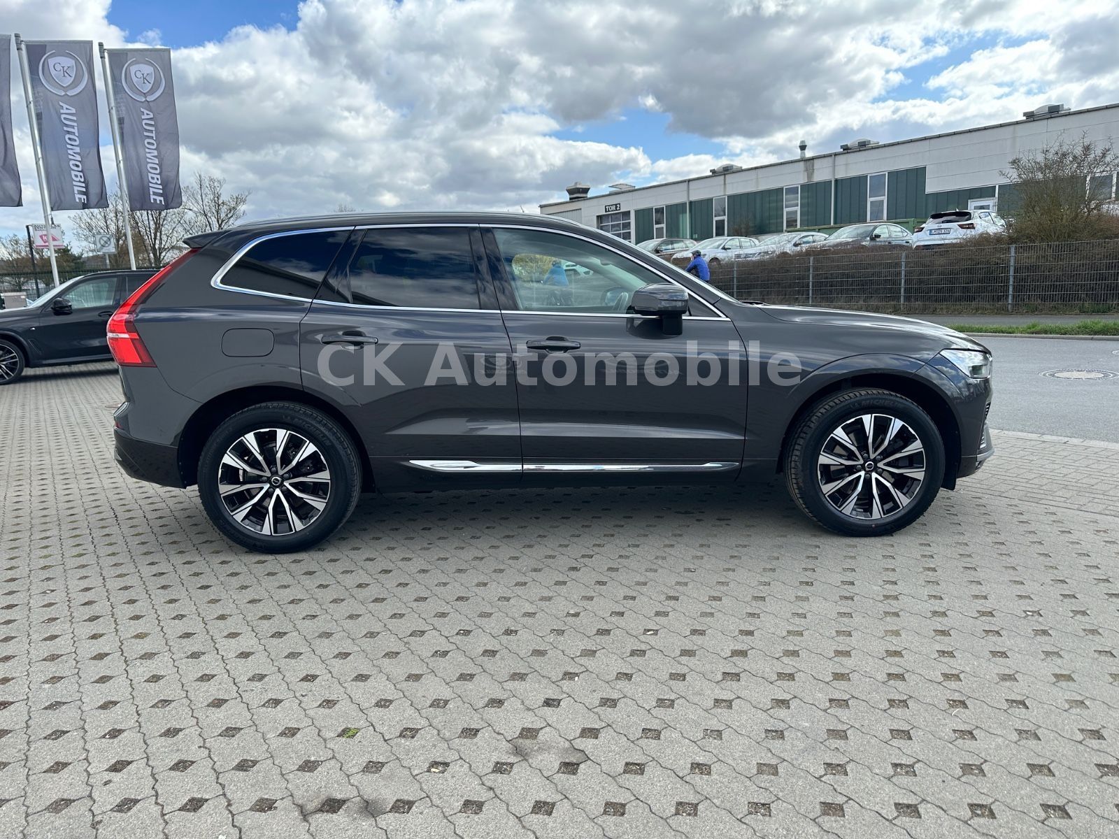 Fahrzeugabbildung Volvo XC60 B4 Plus Bright 2WD/Navi/Leder/Kam/LED/AHK