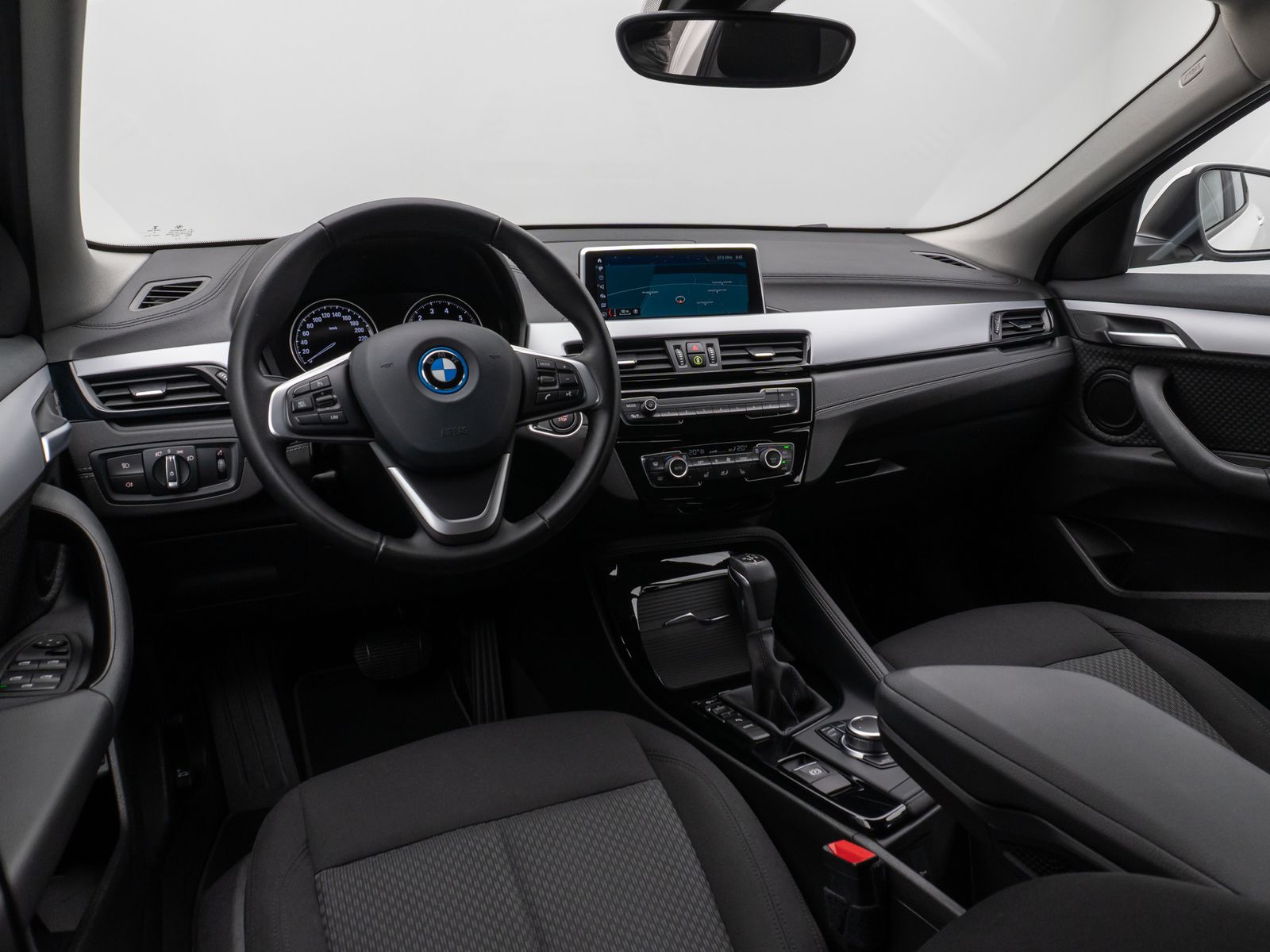 Fahrzeugabbildung BMW X2 xD25e DAB Navi Parkassist Geschwindigkeitsreg