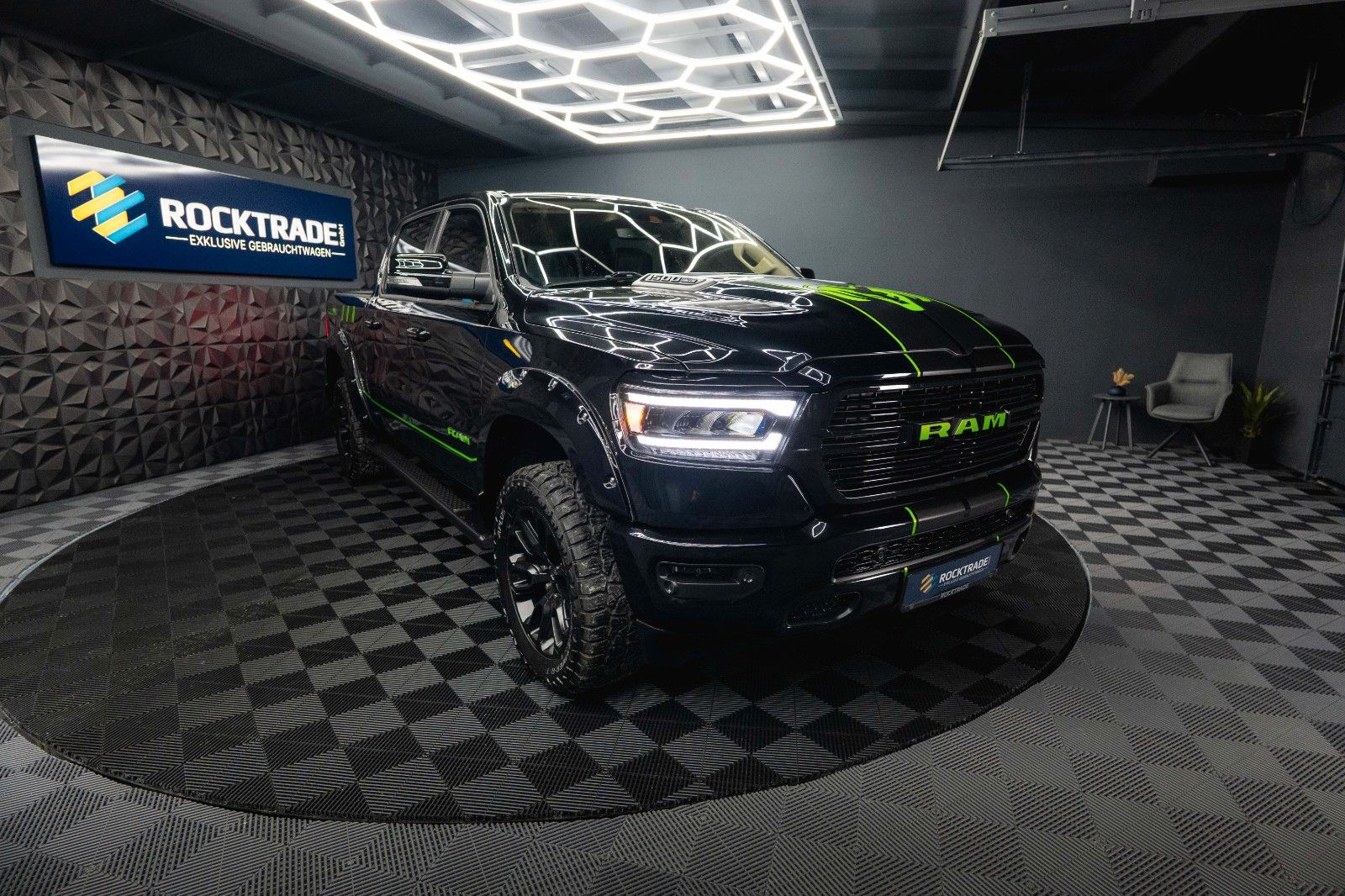Fahrzeugabbildung Dodge RAM 5.7 V8 HEMI 4x4 LARAMIE Offroad Night LED