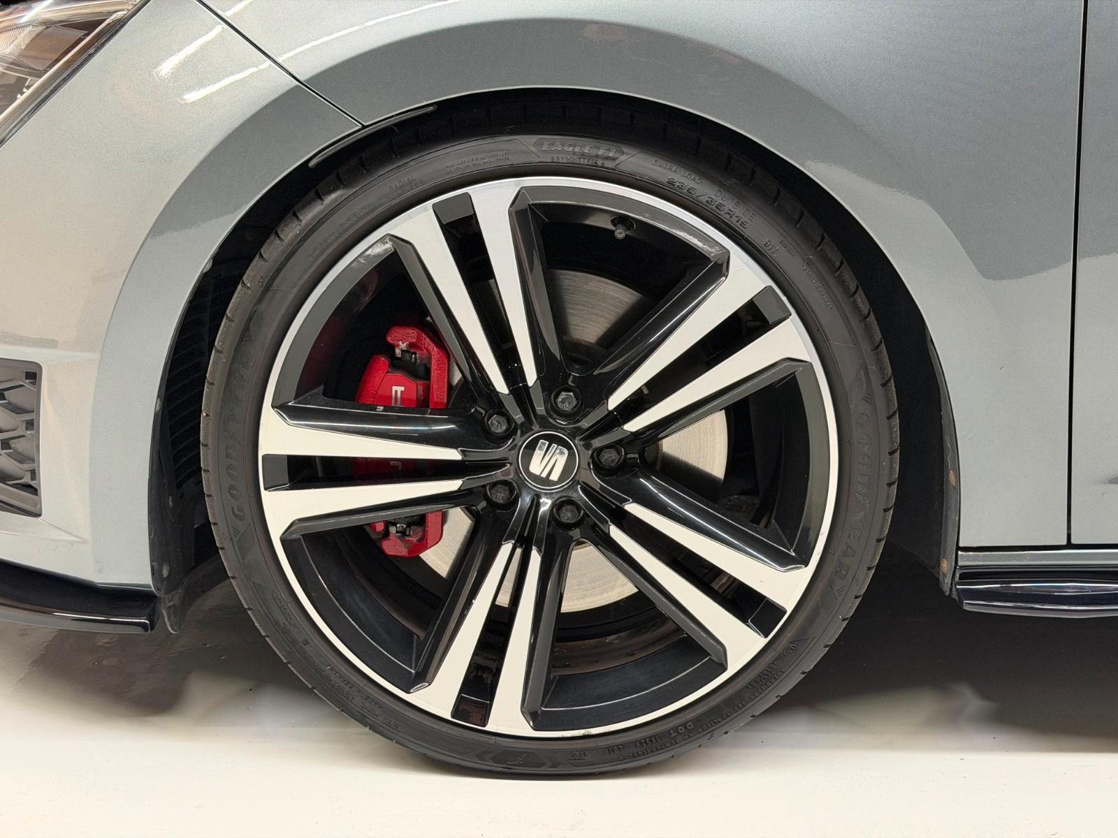 Seat Leon ST Cupra 280 ch DSG – Toit panoramique – Baquets Alcantara – DCC – LED – GPS